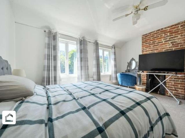 House for sale in The Butts, Kent