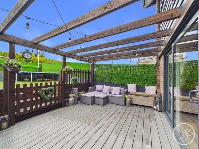 House for sale in Whinmoor, West Yorkshire