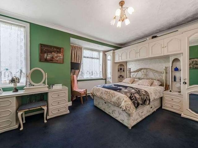 House for sale in London Borough of Hounslow, Feltham