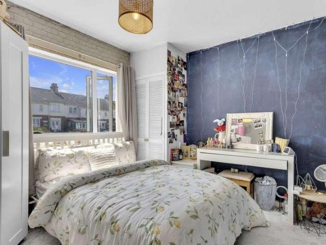 House for sale in Folkestone, Foord