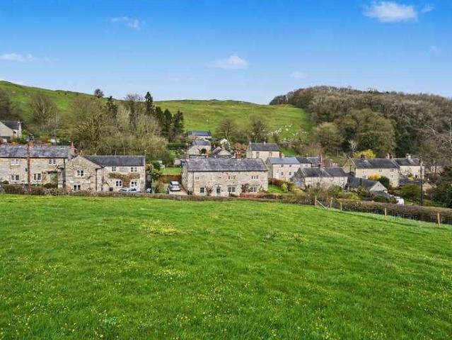 House for sale in Froggatt, East Midlands