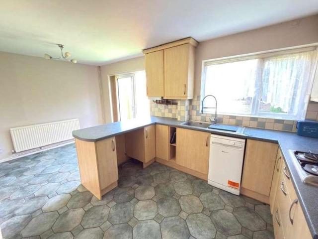 House for sale in Spring Park, Luton