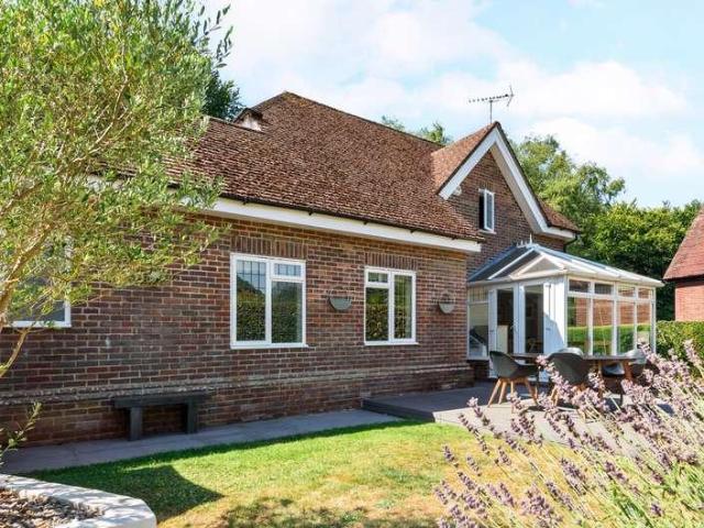 House for sale in Fole, Surrey