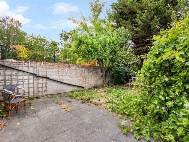 House for sale in London Borough of Merton, Raynes Park