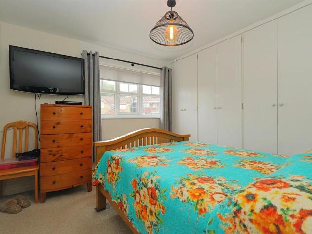 House for sale in Farnley, West Yorkshire