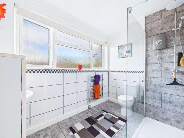 House for sale in Lower Wick, Worcestershire