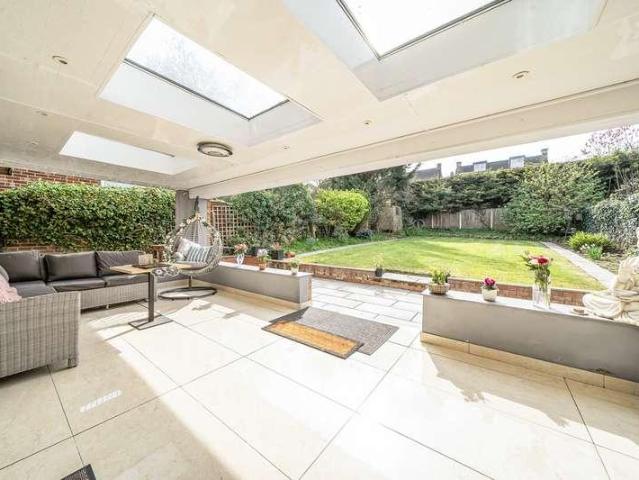 House for sale in London Borough of Ealing, Park Royal