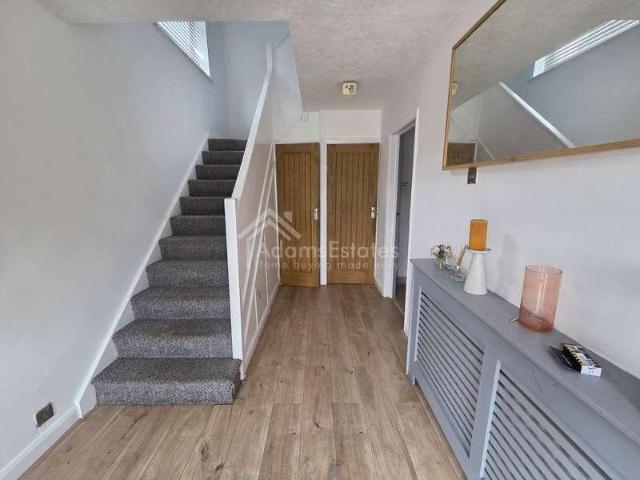 House for sale in Norristhorpe, West Yorkshire