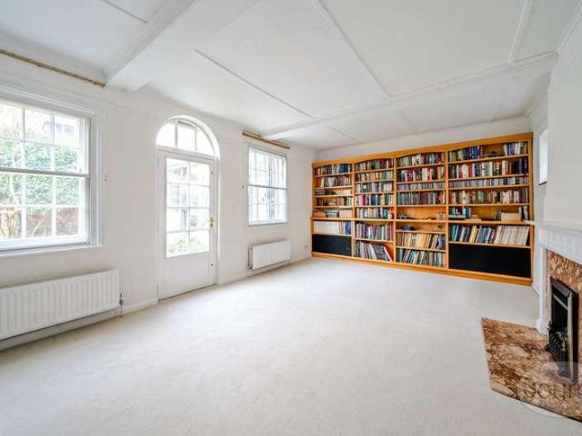 House for sale in Fole, Surrey