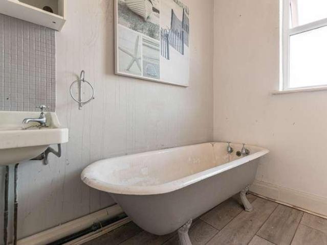 House for sale in Leigh, Pennington