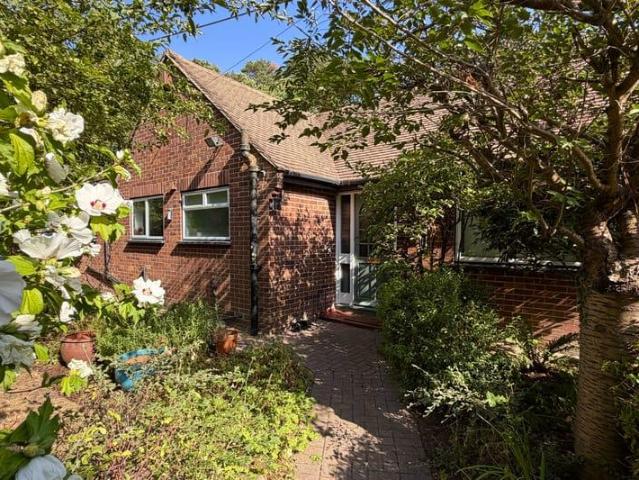 House for sale in Mindenhurst, Heol-las