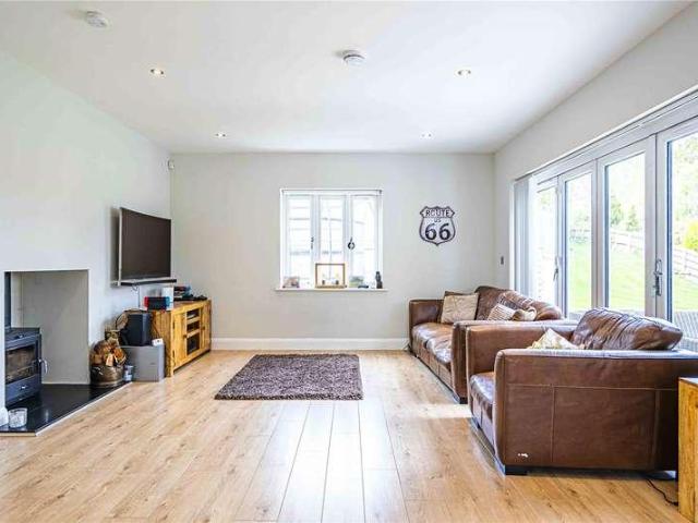 House for sale in Tilsworth, Bedfordshire