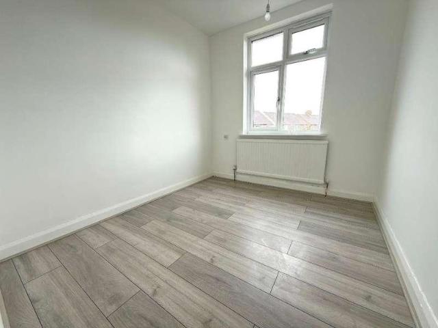 House for sale in Spring Park, Luton