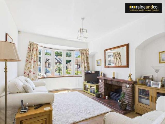 House for sale in The Royds, Potters Bar