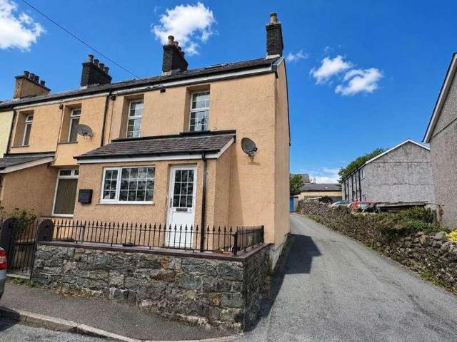 House for sale in Deiniolen, Wales