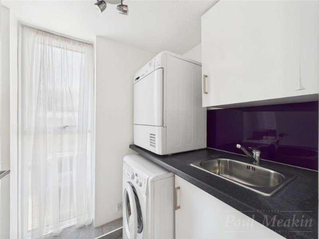 House for sale in Croydon, Forestdale