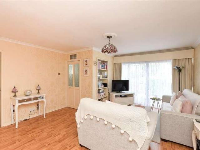 House for sale in Woodhatch, Red Hill