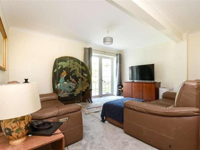 House for sale in Hillview, Surrey