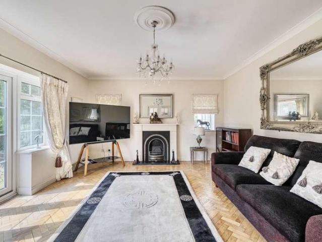 House for sale in Batchworth, Hertfordshire