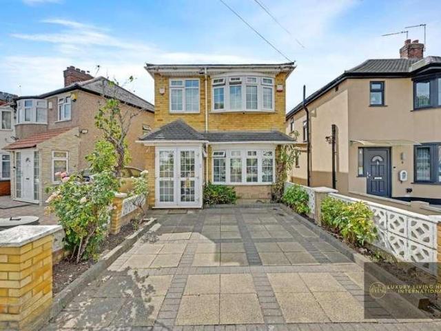 House for sale in Hayes, Greater London