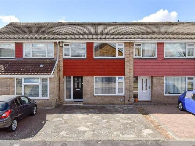House for sale in Elm Park, Greater London