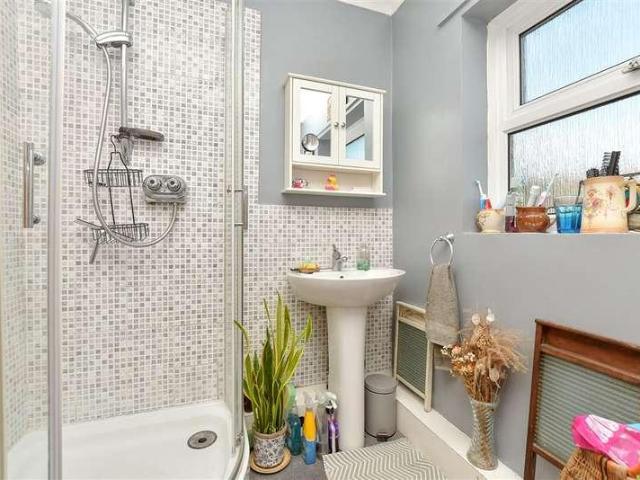 House for sale in Oad Street, Kent