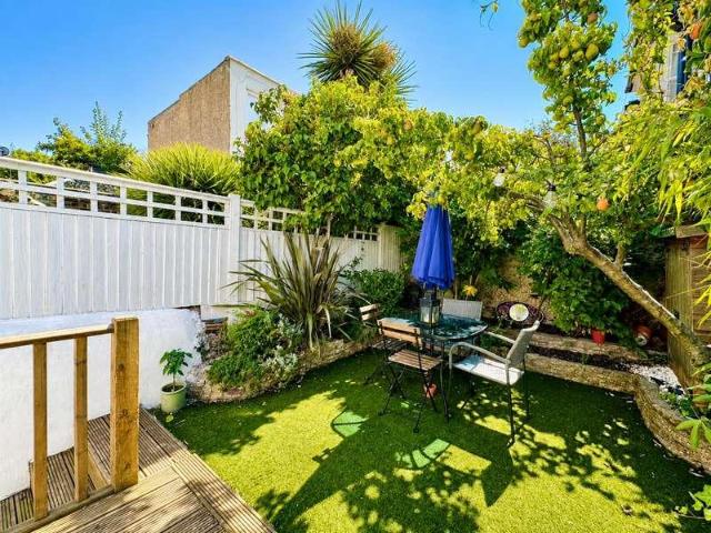House for sale in Round Hill, Brighton & Hove