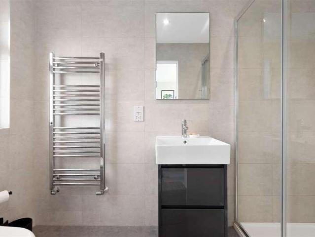 House for sale in London Borough of Merton, Raynes Park