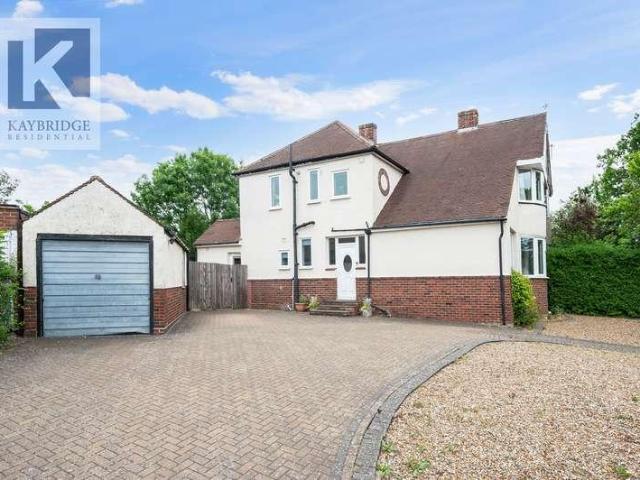 House for sale in Stoneleigh, Ewell