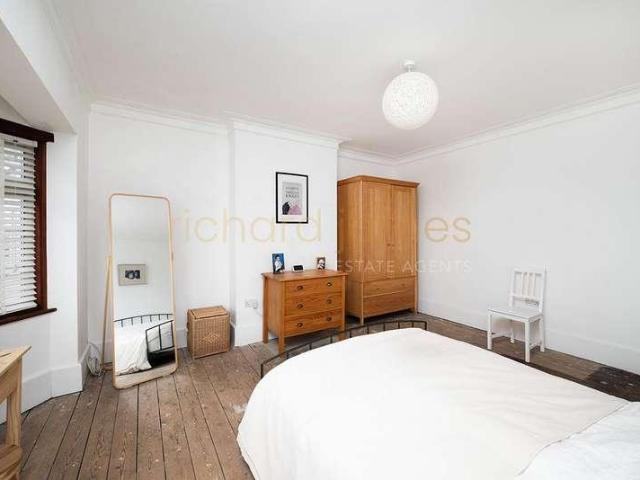 House for sale in Mill Hill, Greater London