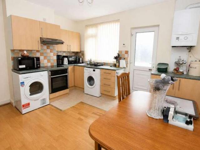 House for sale in Lower Place, Burnedge