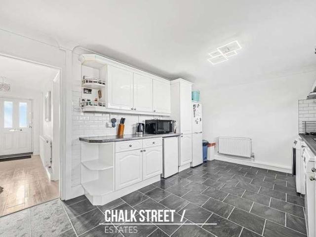 House for sale in Elm Park, Greater London