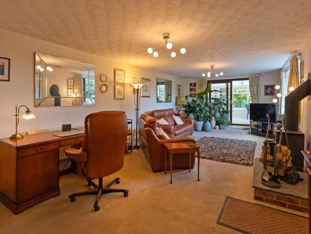House for sale in Griffithstown, Wales