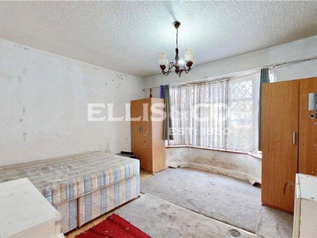 House for sale in London Borough of Ealing, Greenford
