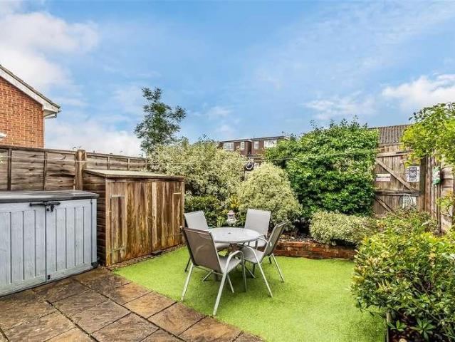 House for sale in Oxted, Hillview