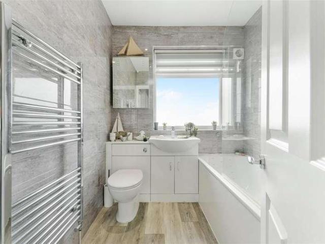 House for sale in Chessington, Hook