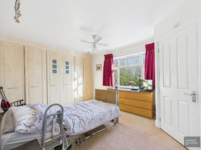 House for sale in Batchworth, Hertfordshire