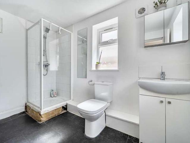 House for sale in Stoneleigh, Ewell