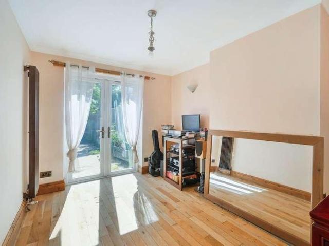 House for sale in Oxted, Hillview