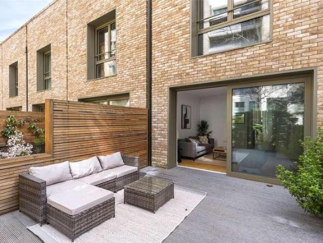 House for sale in Walworth, Greater London