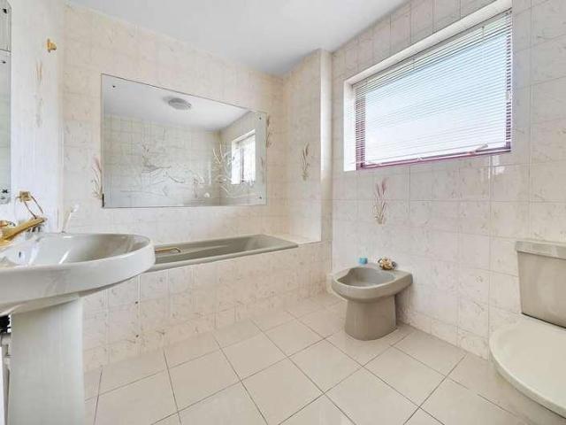 House for sale in Whetstone, Oakleigh Park