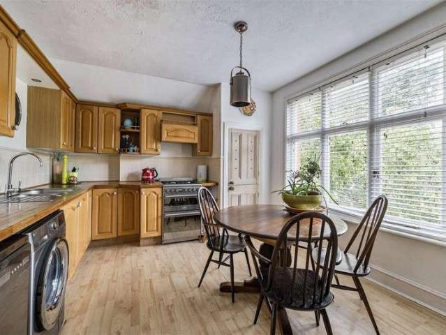 House for sale in Heol-las, Surrey