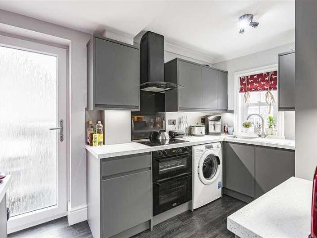 House for sale in Kings Hill, Colliers End