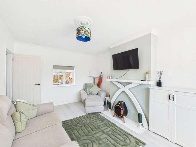 House for sale in Heol-las, Surrey