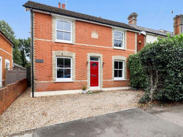 House for sale in Heol-las, Surrey