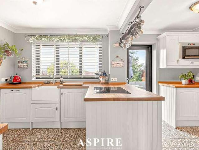 House for sale in Bowers Gifford and North Benfleet, Bowers Gifford