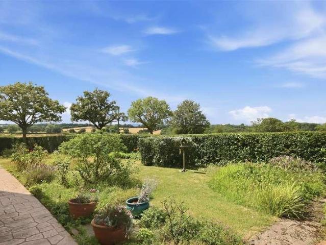 House for sale in Loundsley Green, East Midlands
