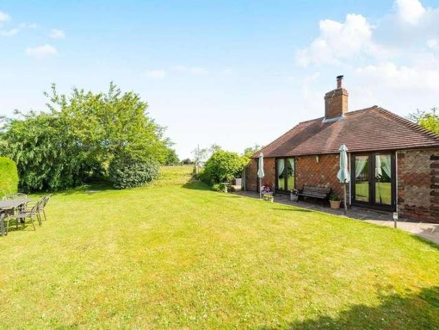 House for sale in Painter's Forstal, Oad Street