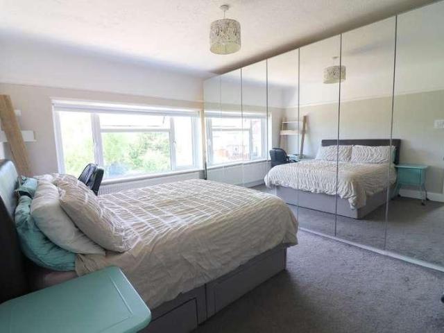 House for sale in Spring Park, Luton