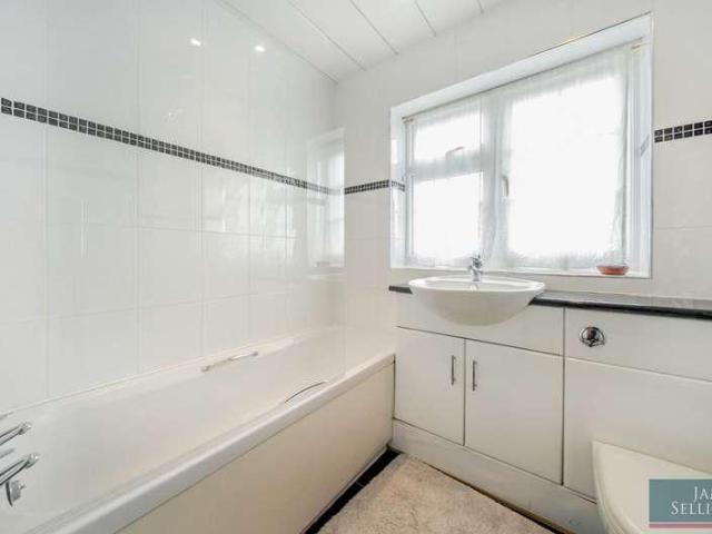 House for sale in Stanford On Avon, Leicestershire